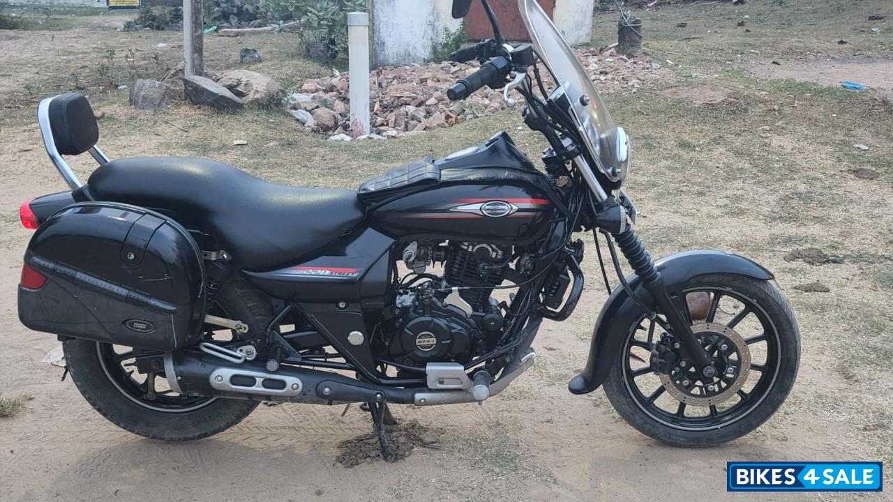 Bajaj Avenger 220 DTS-i