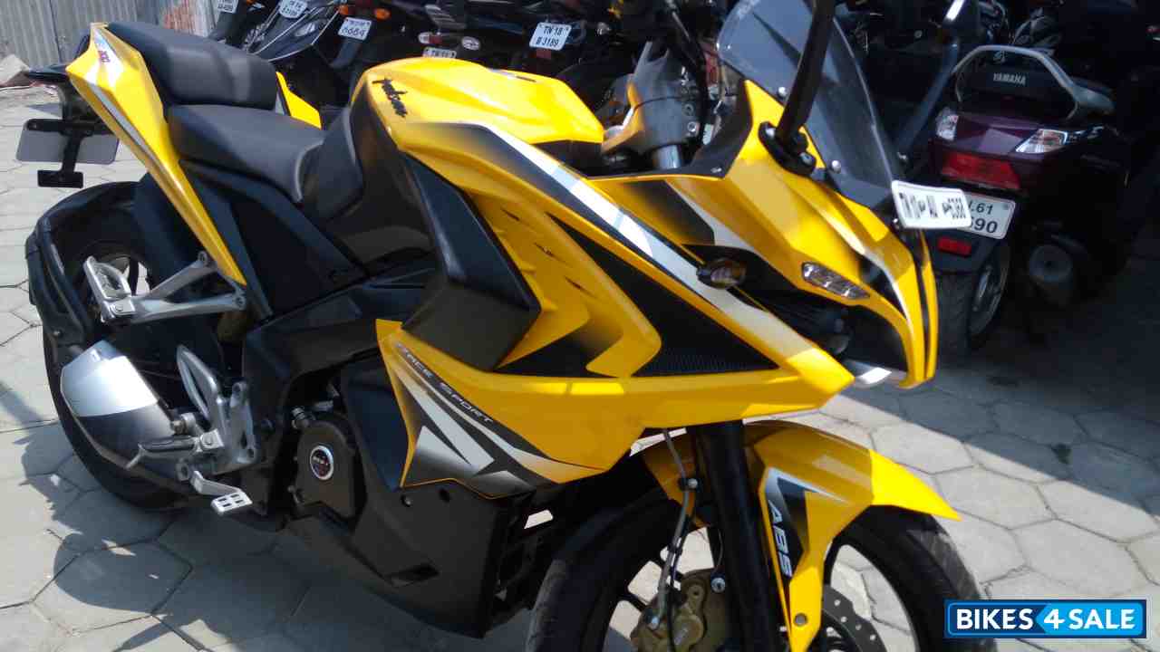 Yellow Bajaj Pulsar RS 200 ABS Yellow Bajaj Pulsar RS 200 ABS
