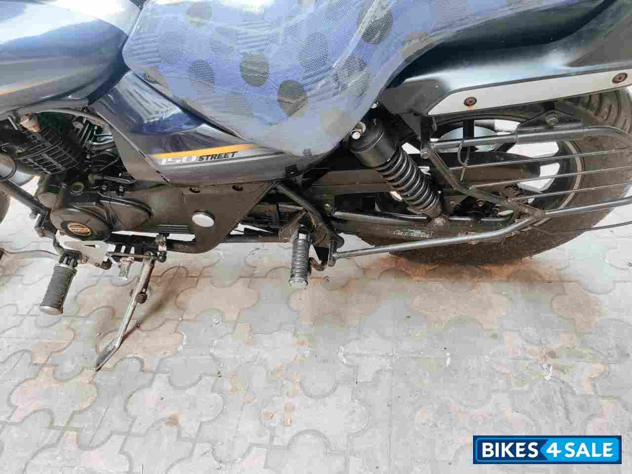 Bajaj Avenger Street 150