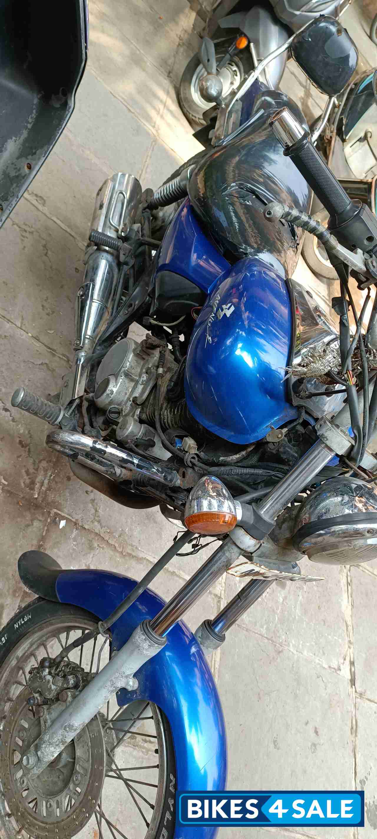 Bajaj Avenger 200 DTS-i