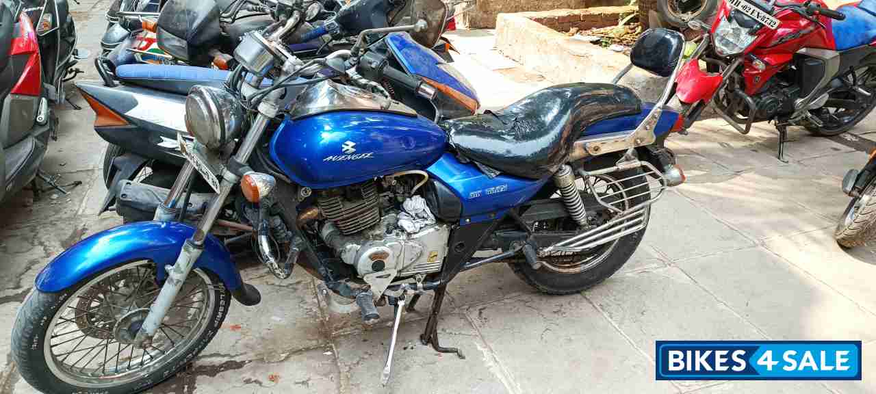 Bajaj Avenger 200 DTS-i