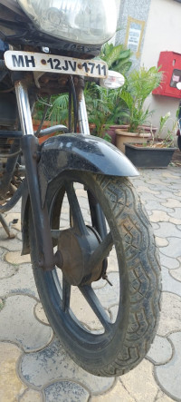 Black Bajaj Discover 100 DTS-Si