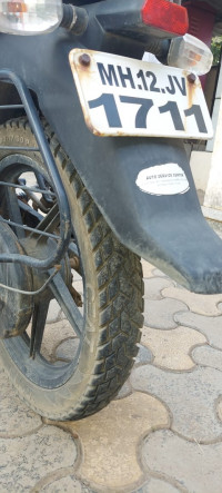 Black Bajaj Discover 100 DTS-Si