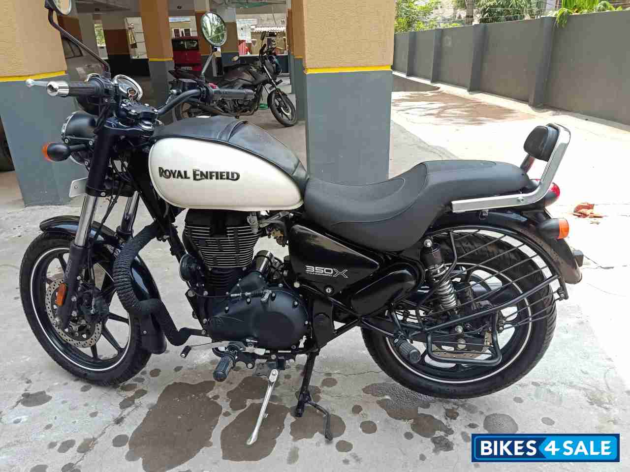 White Royal Enfield Thunderbird X 350