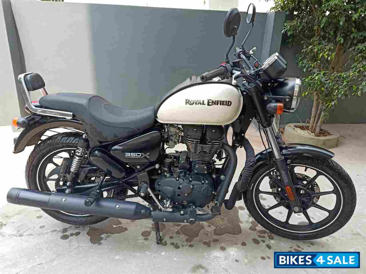 White Royal Enfield Thunderbird X 350