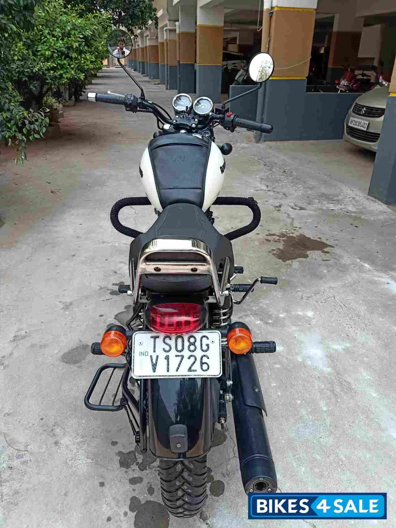 White Royal Enfield Thunderbird X 350