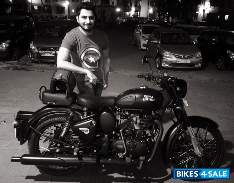 Royal Enfield Classic Stealth Black