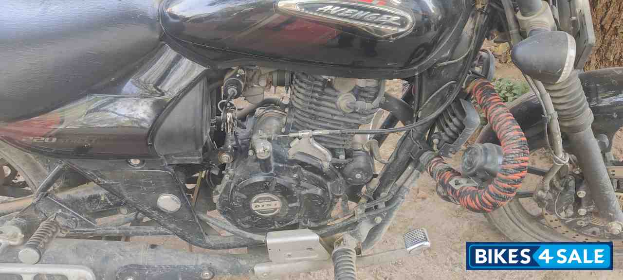 Matt Black Bajaj Avenger Street 220