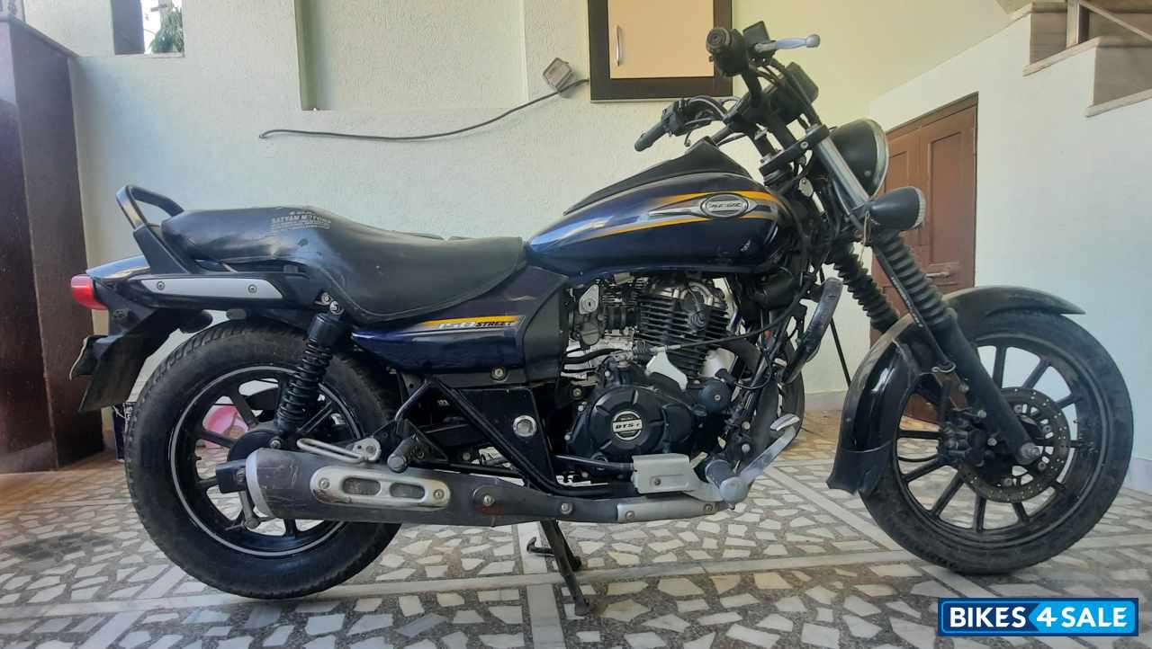Blue Bajaj Avenger Street 150