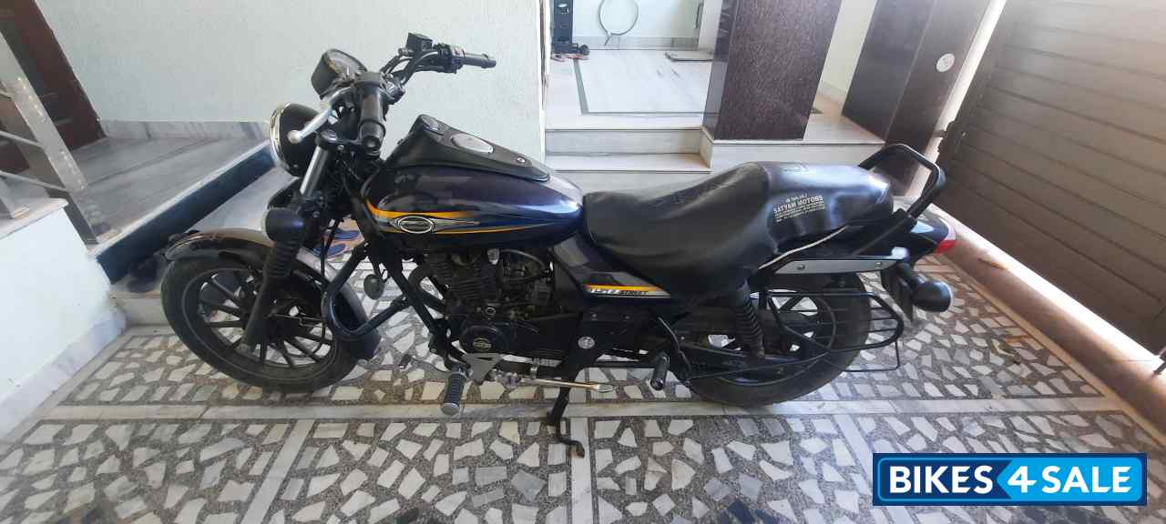 Blue Bajaj Avenger Street 150