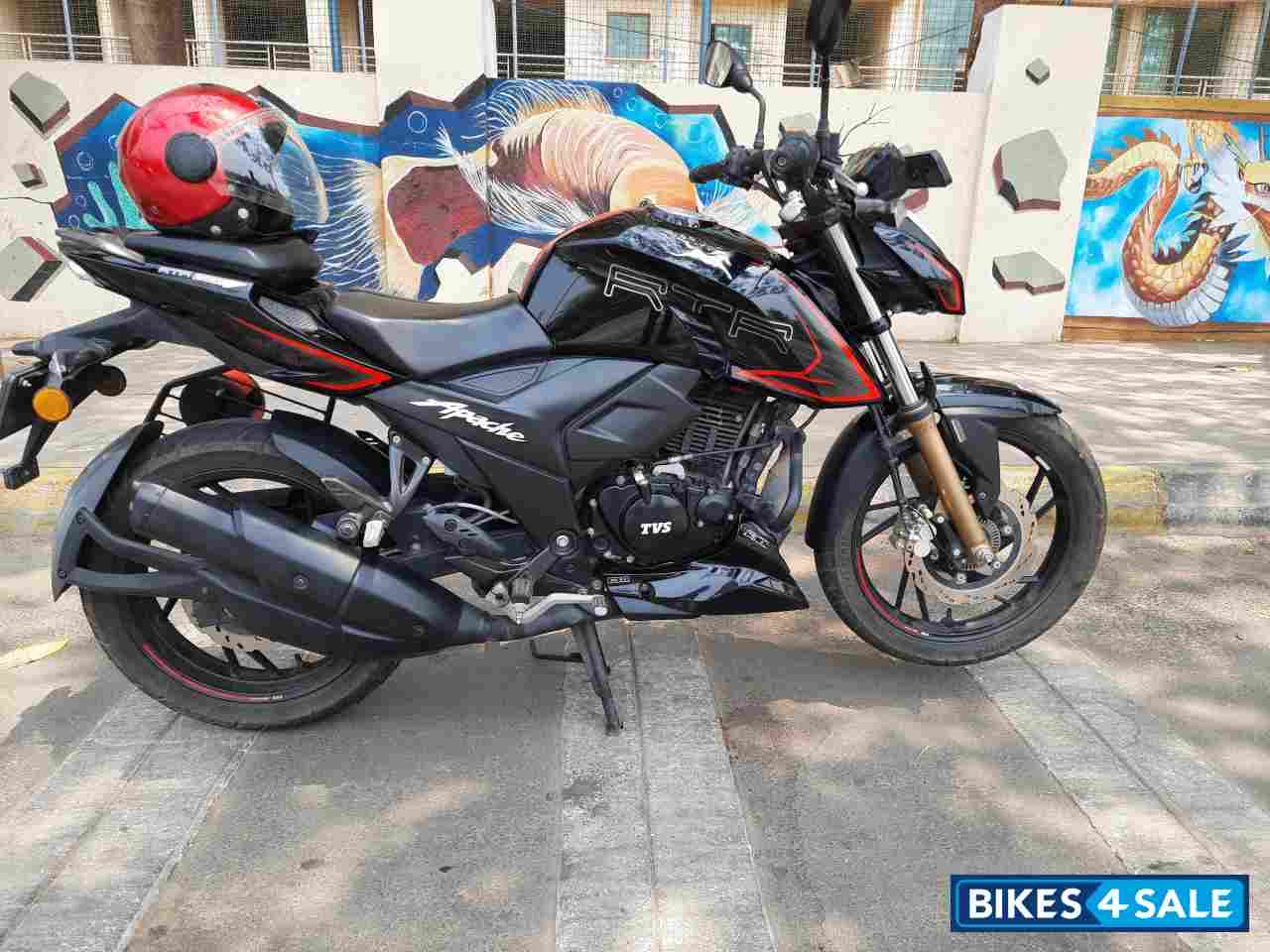 Black TVS Apache RTR 200 4V 2020