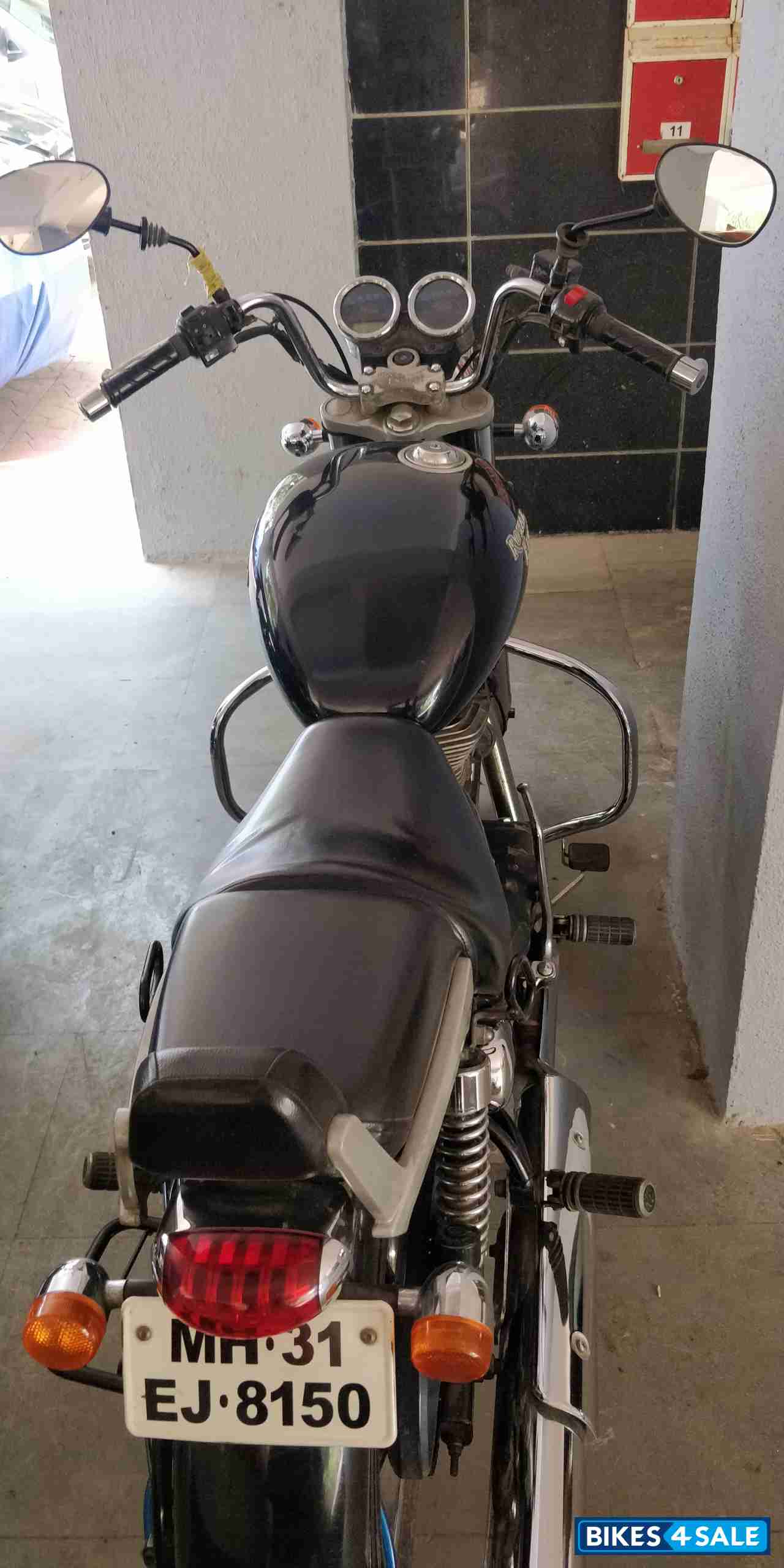 Black Royal Enfield Thunderbird 350 Black Royal Enfield Thunderbird 350