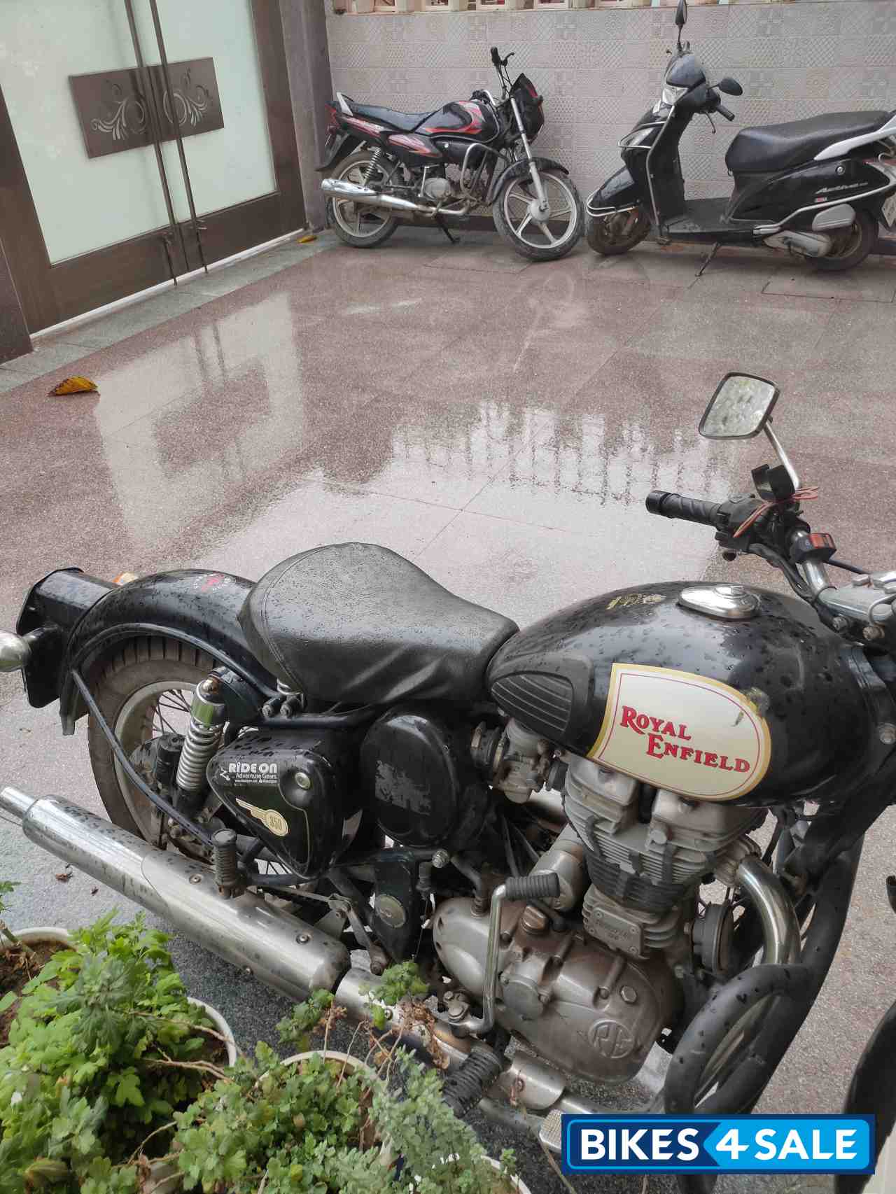 Black Royal Enfield Classic 350 Black Royal Enfield Classic 350