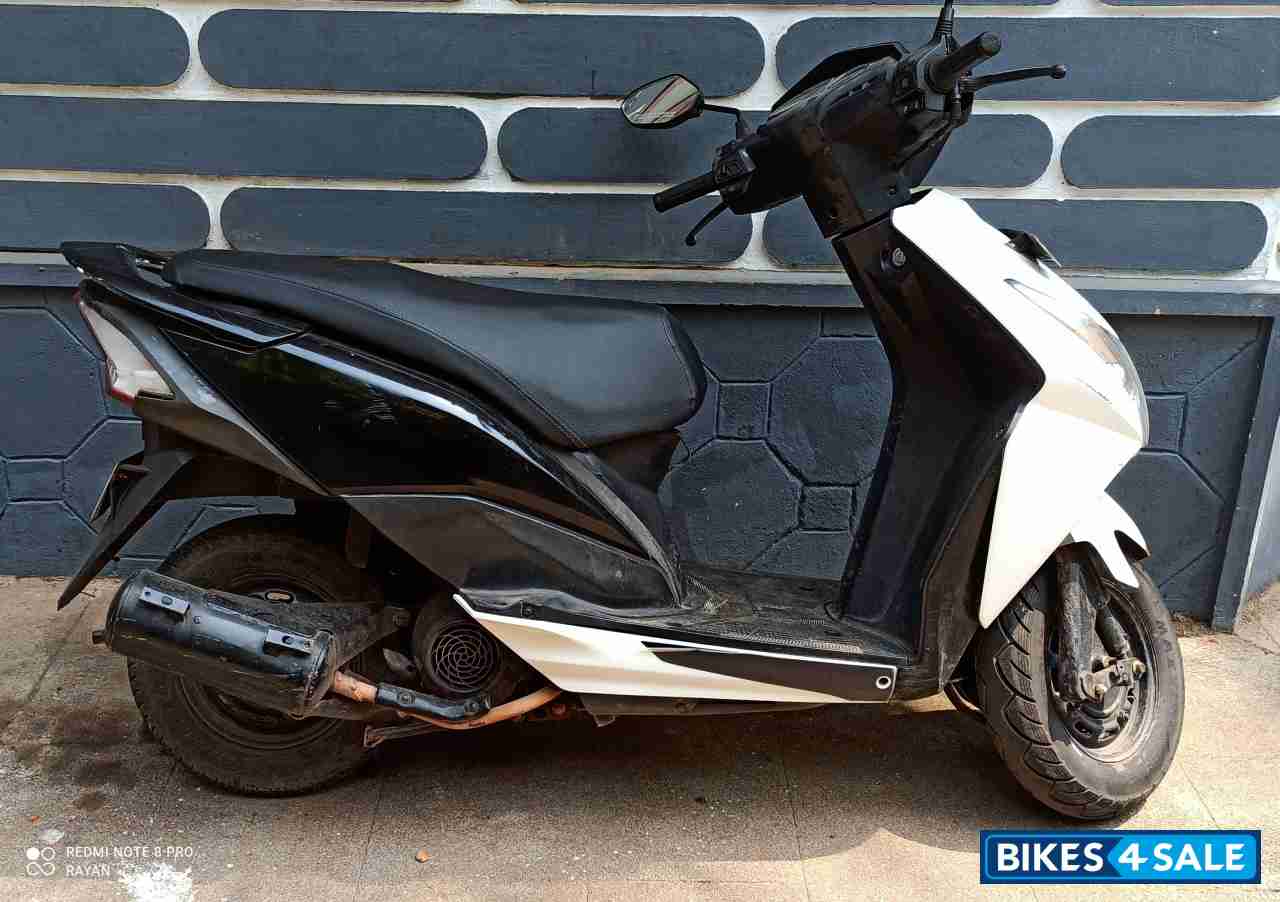 White & Black Honda Dio