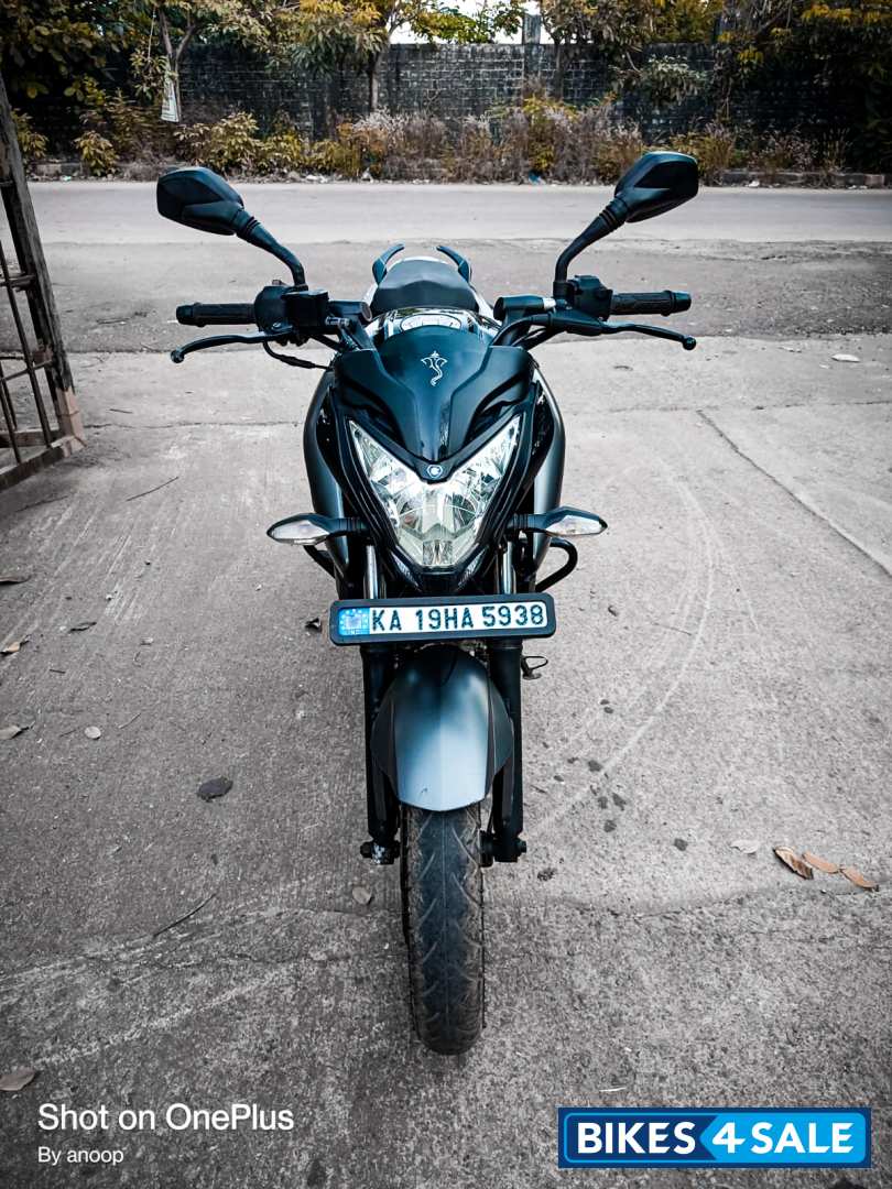 Black Bajaj Pulsar 200 NS