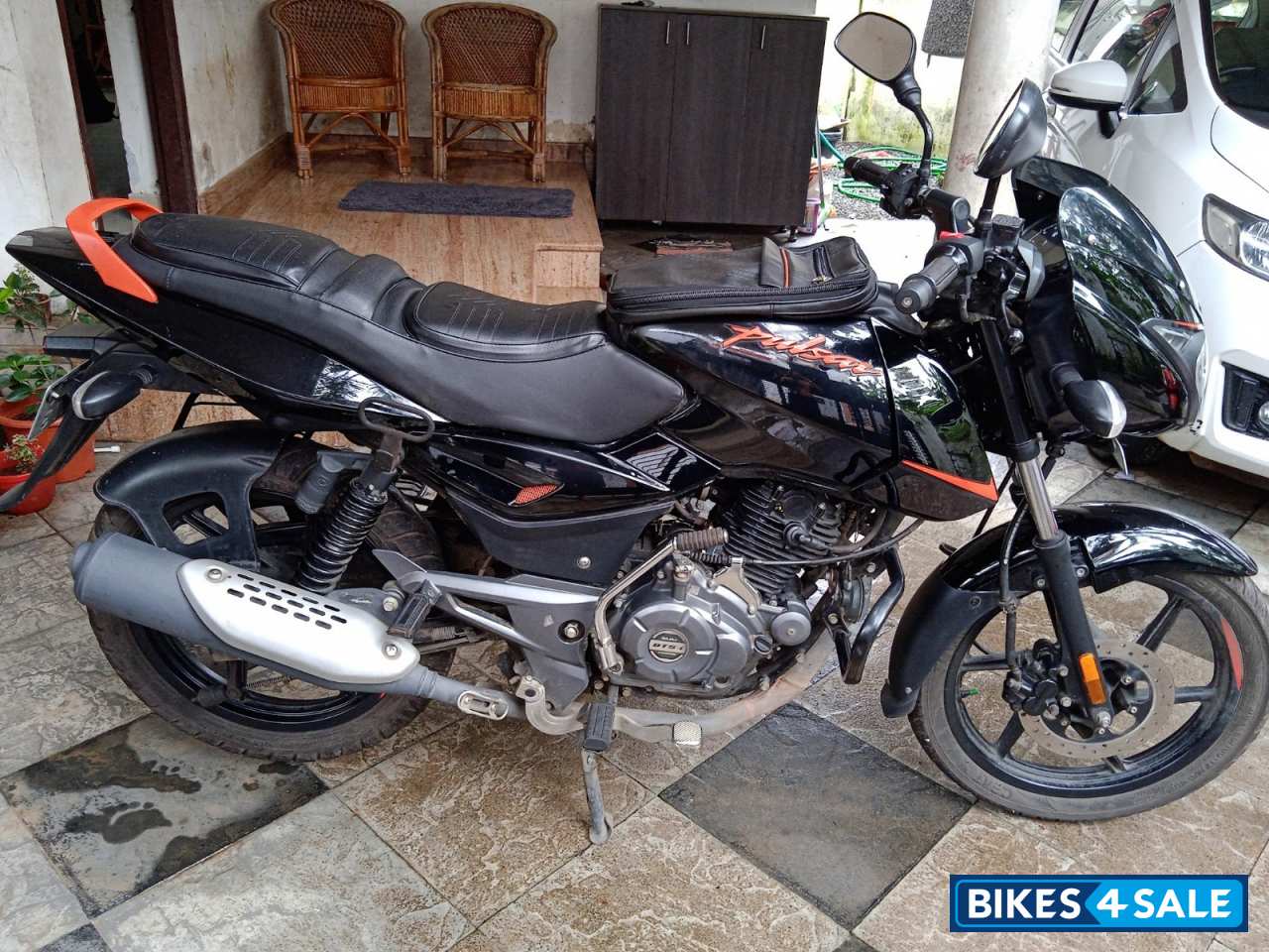 Bajaj Pulsar 125 Neon