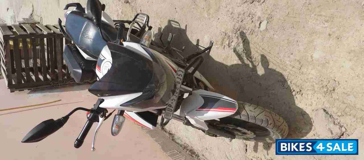 White TVS Apache RTR 160 BS VI