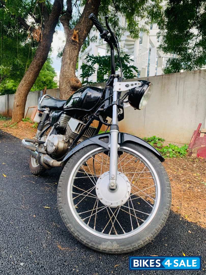 Black Yamaha RX 135 Black Yamaha RX 135