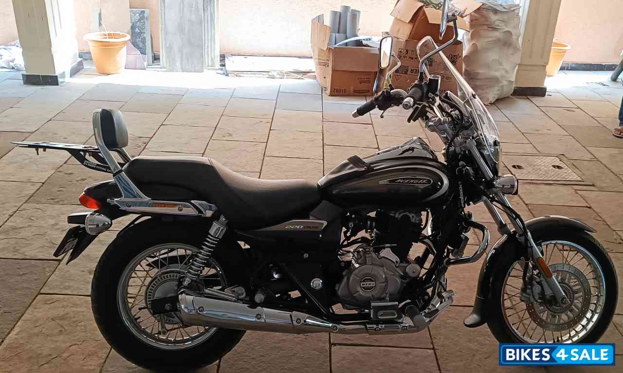 Black Bajaj Avenger Cruise 220 BS6