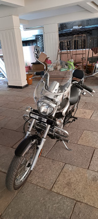 Black Bajaj Avenger Cruise 220 BS6