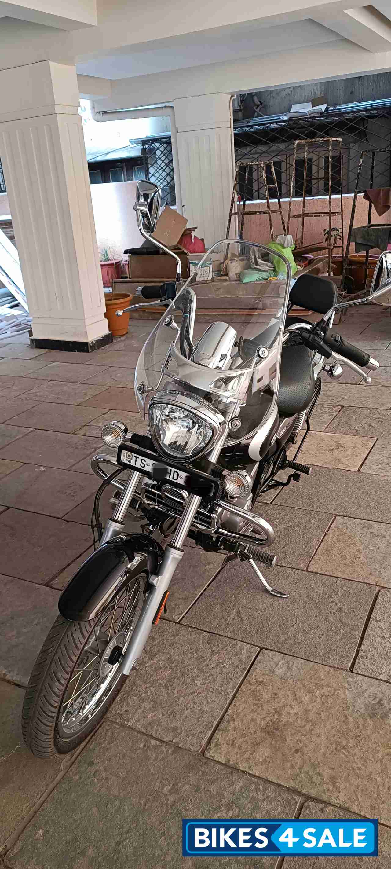 Black Bajaj Avenger Cruise 220 BS6