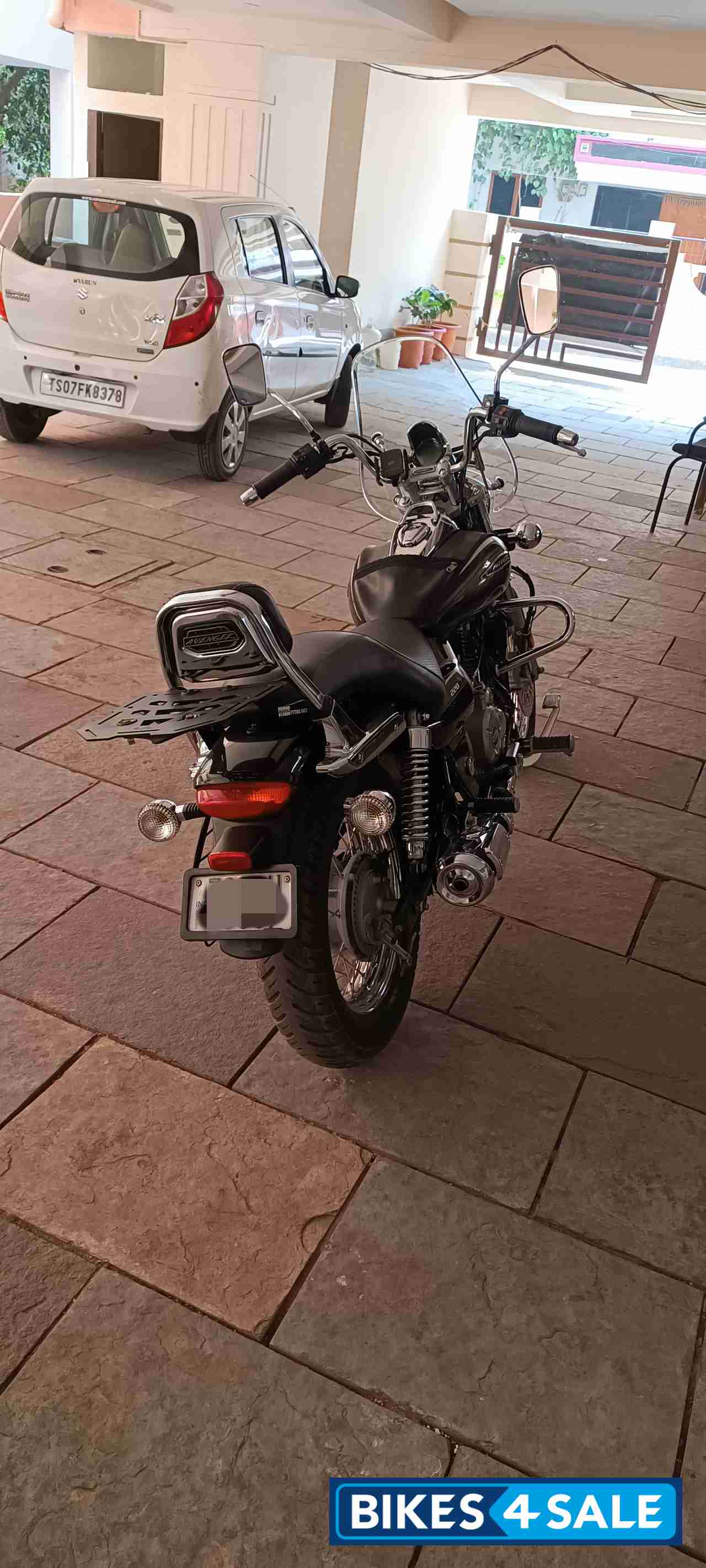 Black Bajaj Avenger Cruise 220 BS6