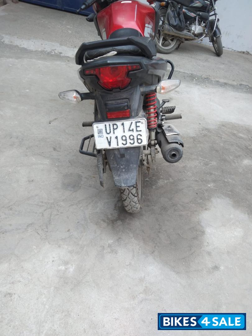 Red Honda CB Shine SP