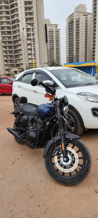 Yezdi Roadster Dark 2022 Model