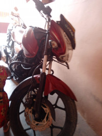 Wine Red Bajaj Discover 150 S