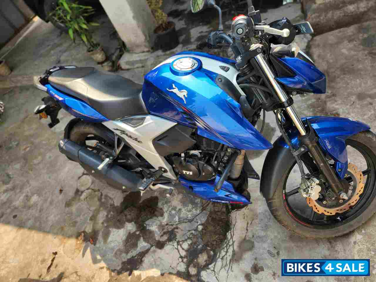 TVS Apache RTR 160 4V BS6