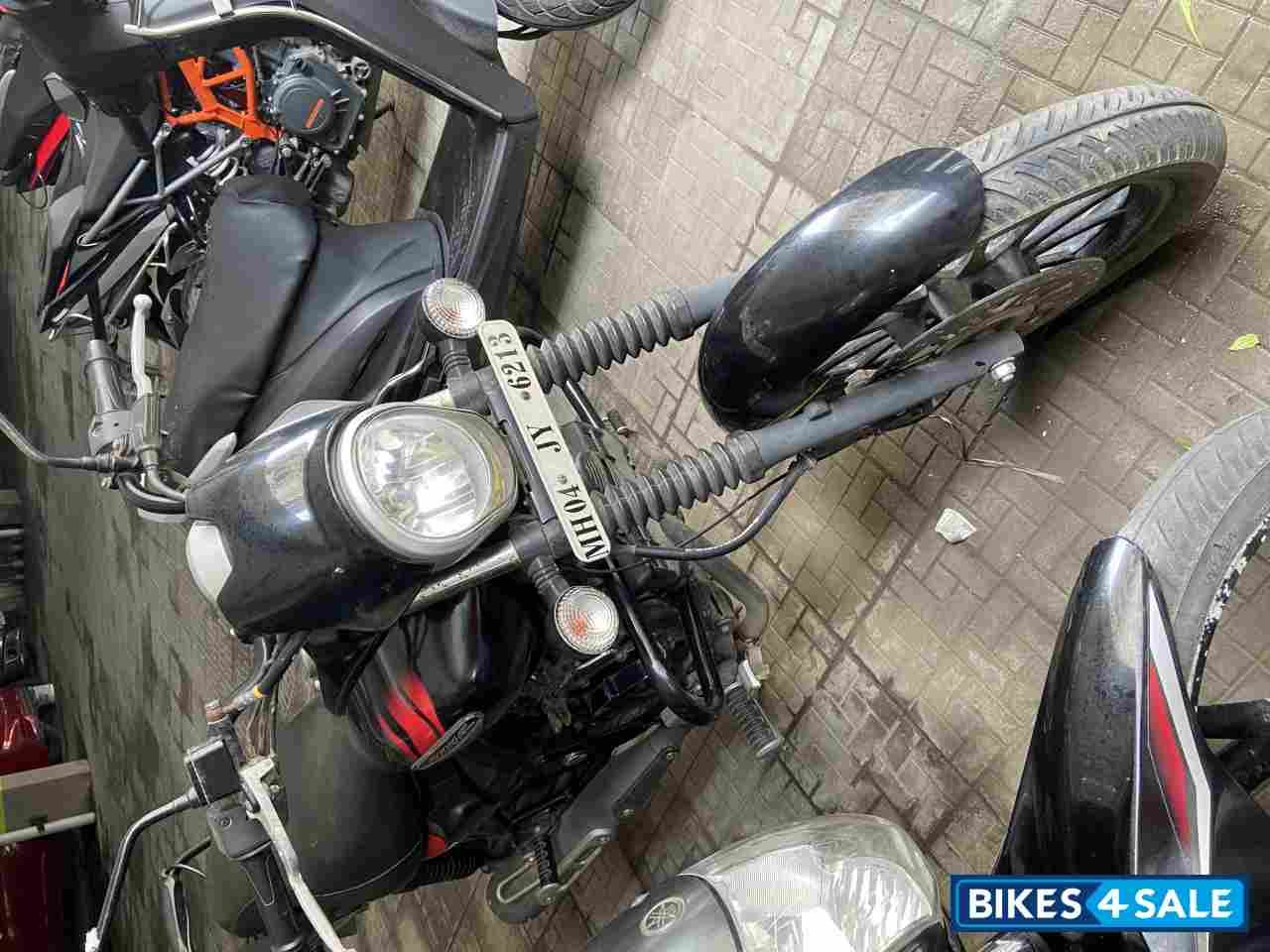 Black Bajaj Avenger Street 220