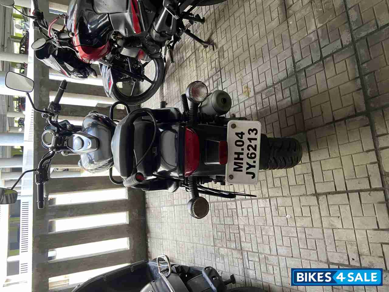 Black Bajaj Avenger Street 220