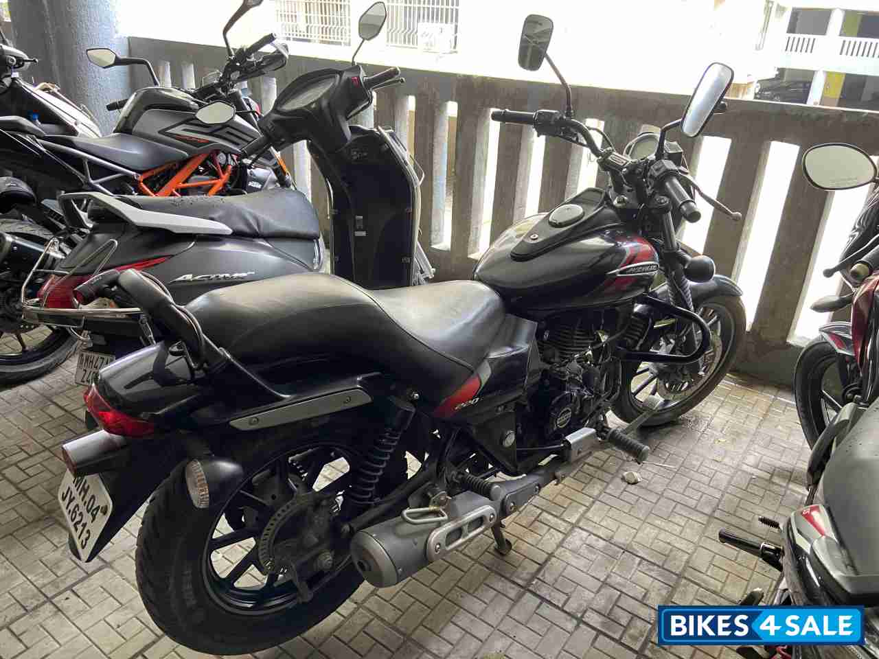 Black Bajaj Avenger Street 220