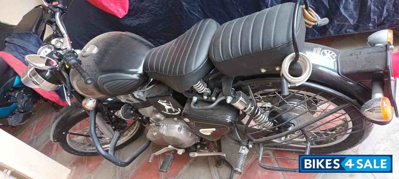Black Royal Enfield Classic 350