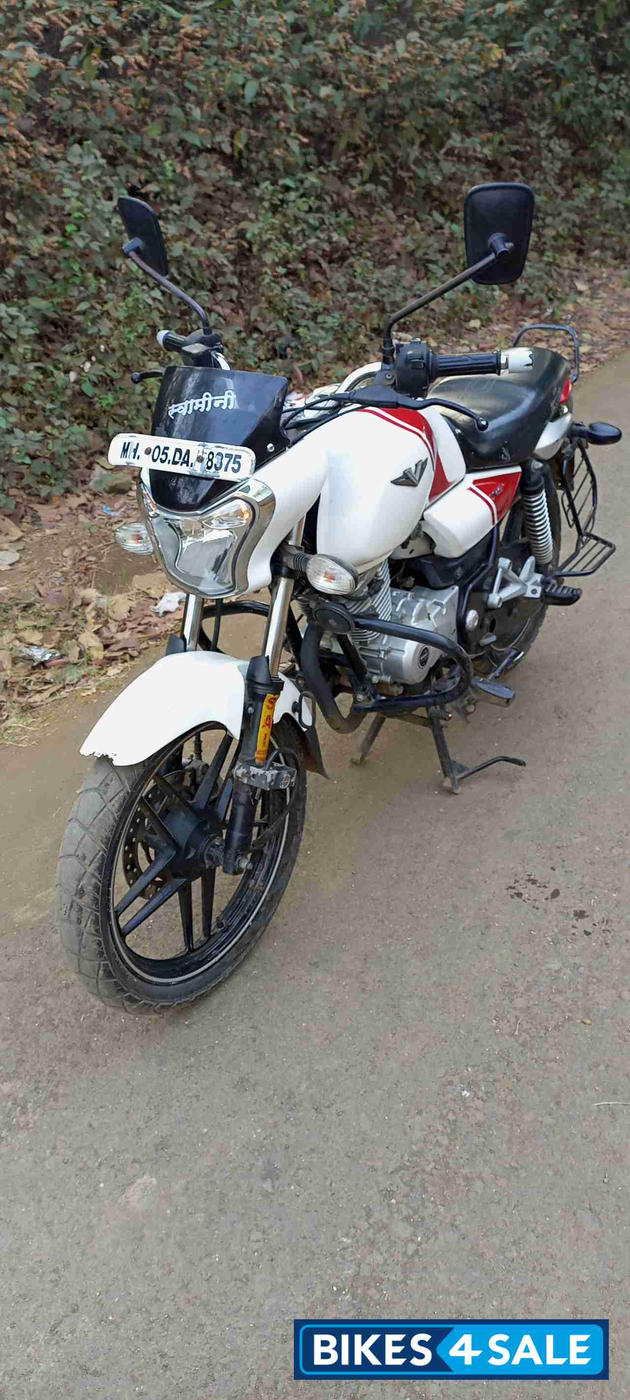 Bajaj V15