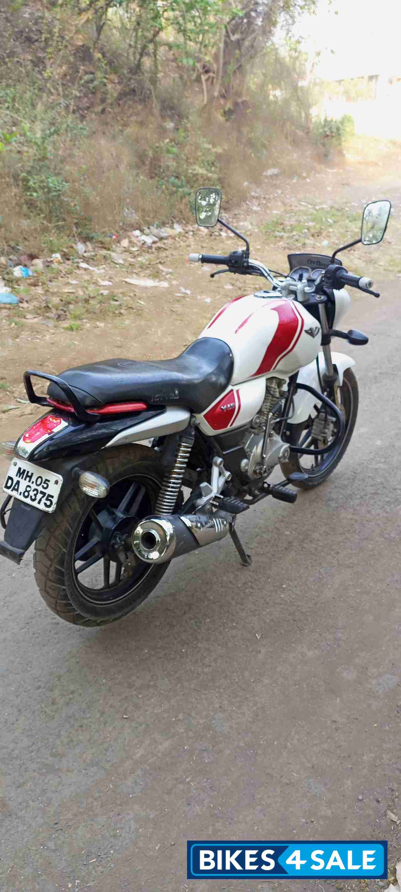 Bajaj V15