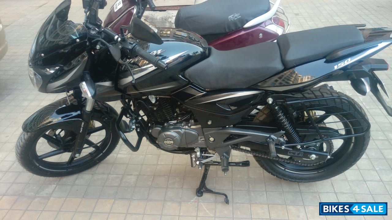 Black Bajaj Pulsar 150 Twin Disc BS6