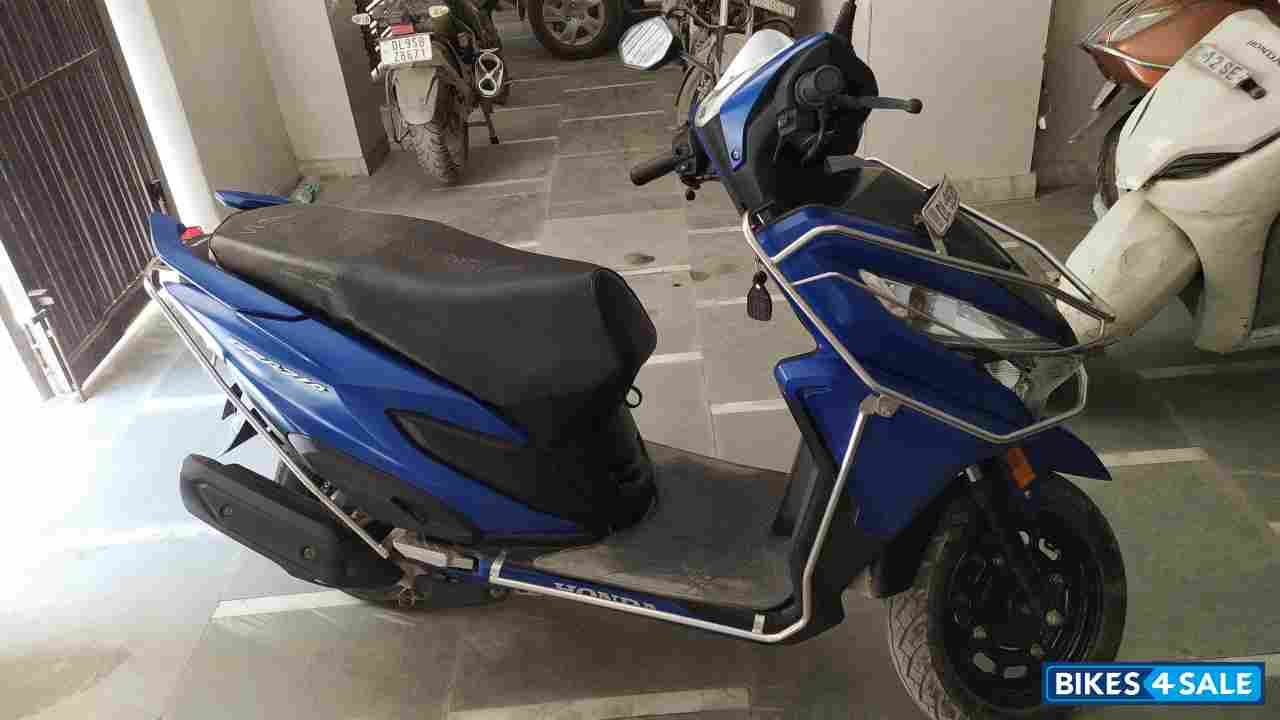 Blue Honda Grazia
