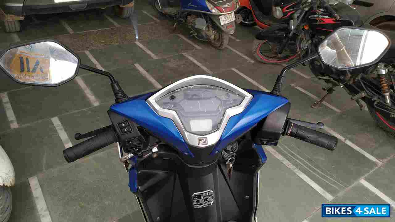 Blue Honda Grazia