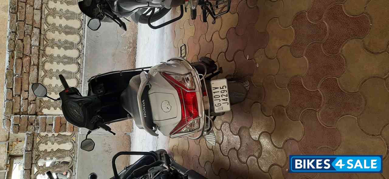White Honda Activa 6G