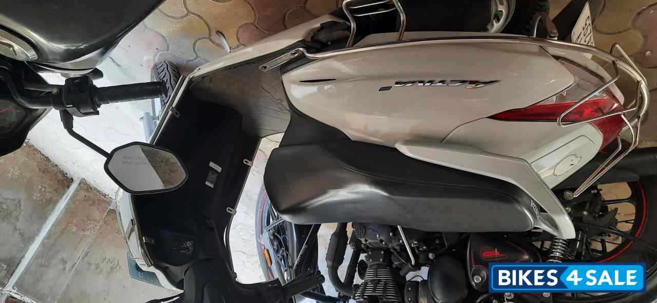 White Honda Activa 6G