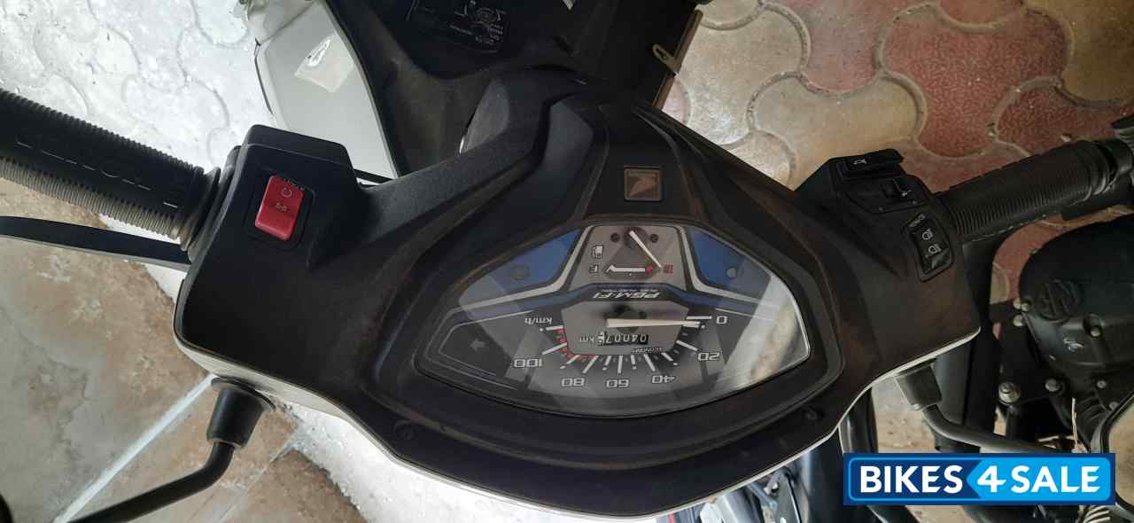 White Honda Activa 6G