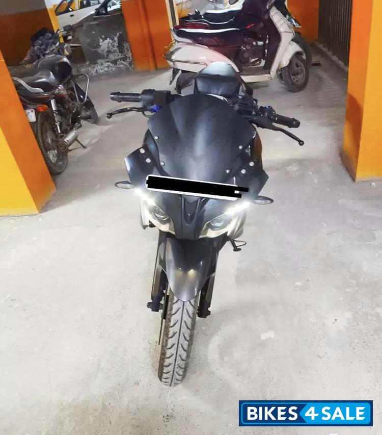Bajaj Pulsar RS 200 ABS