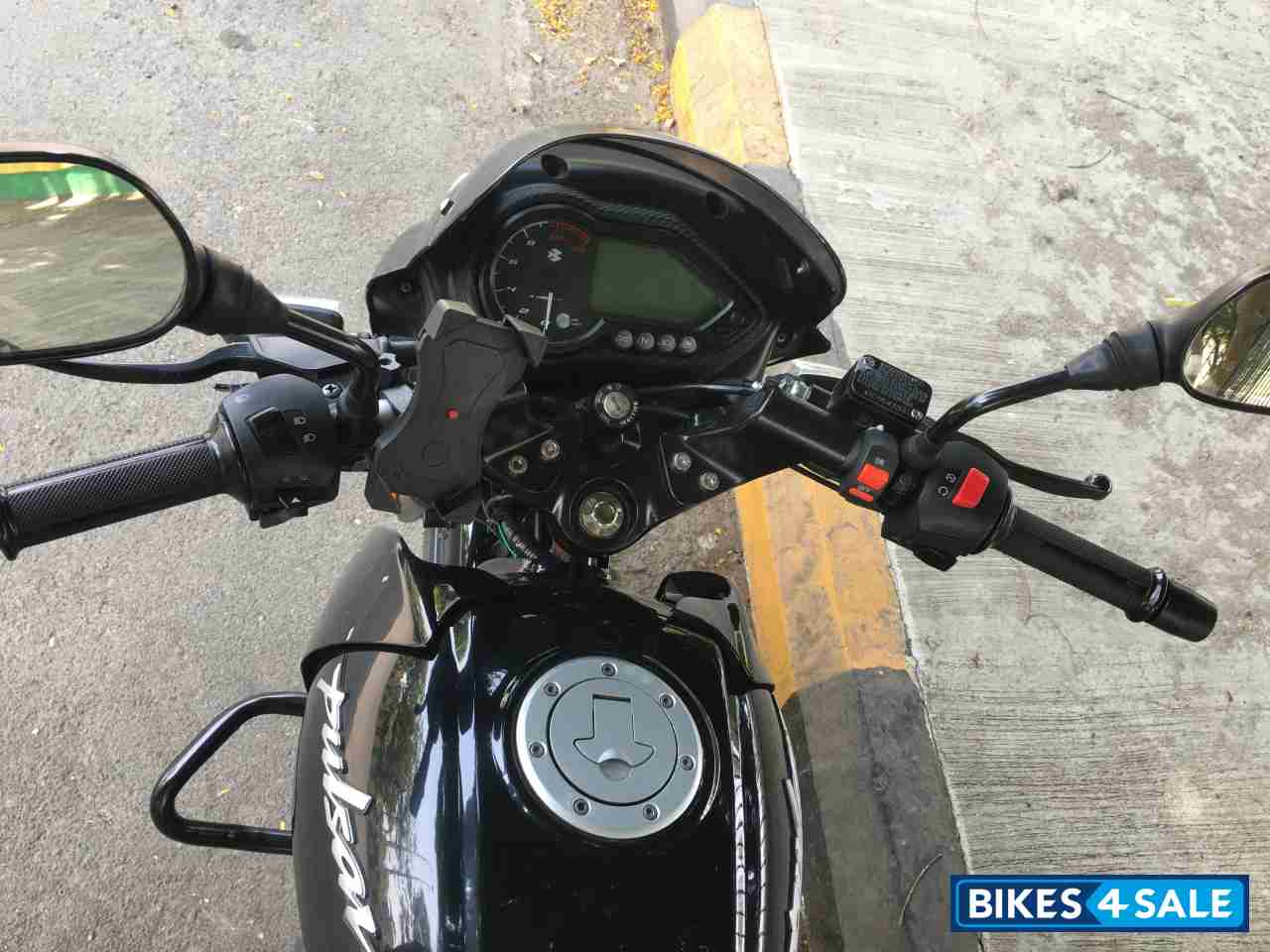 Black/silver Bajaj Pulsar 150 Neon BS6 Black/silver Bajaj Pulsar 150 Neon BS6