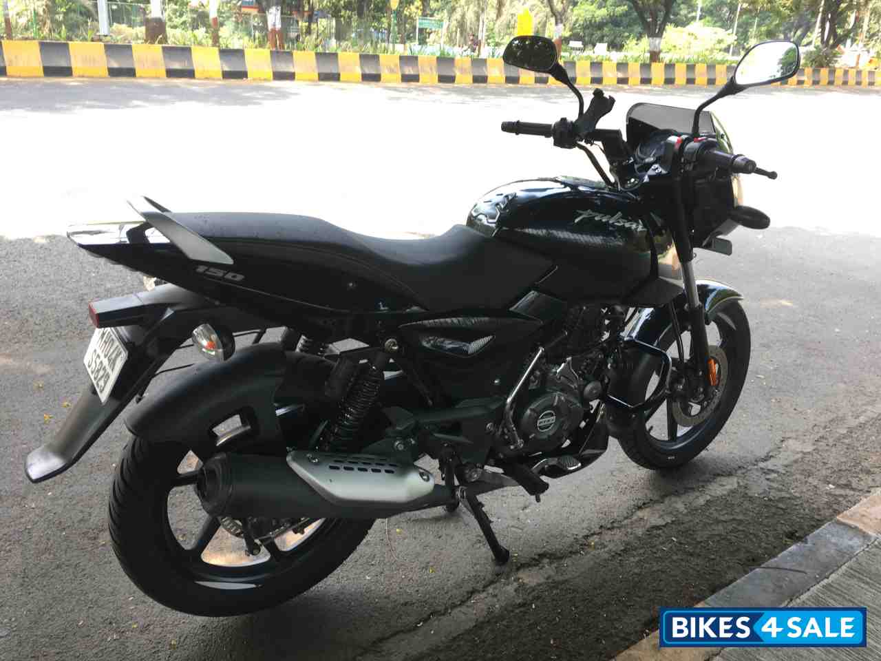 Black/silver Bajaj Pulsar 150 Neon BS6 Black/silver Bajaj Pulsar 150 Neon BS6