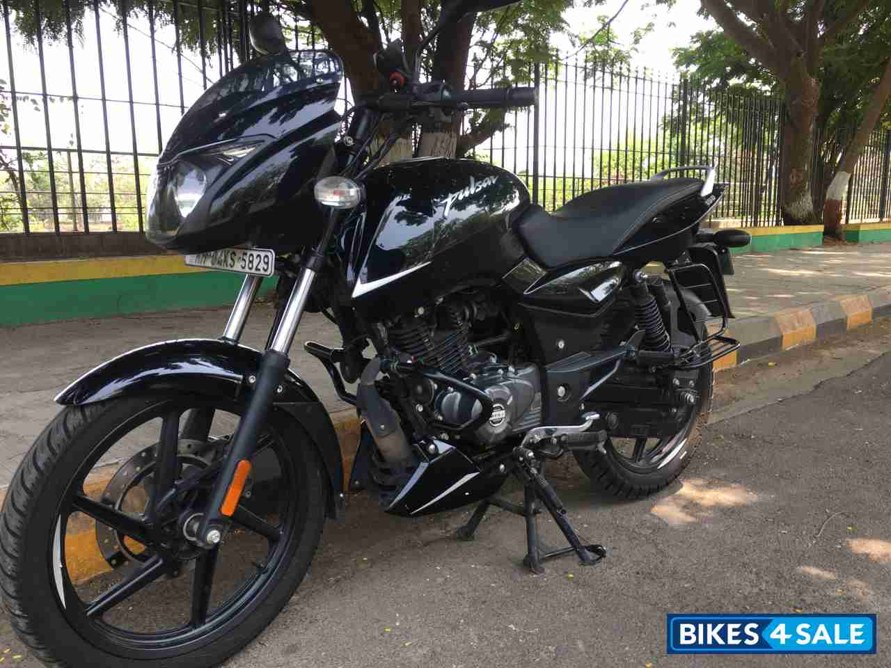 Black/silver Bajaj Pulsar 150 Neon BS6 Black/silver Bajaj Pulsar 150 Neon BS6