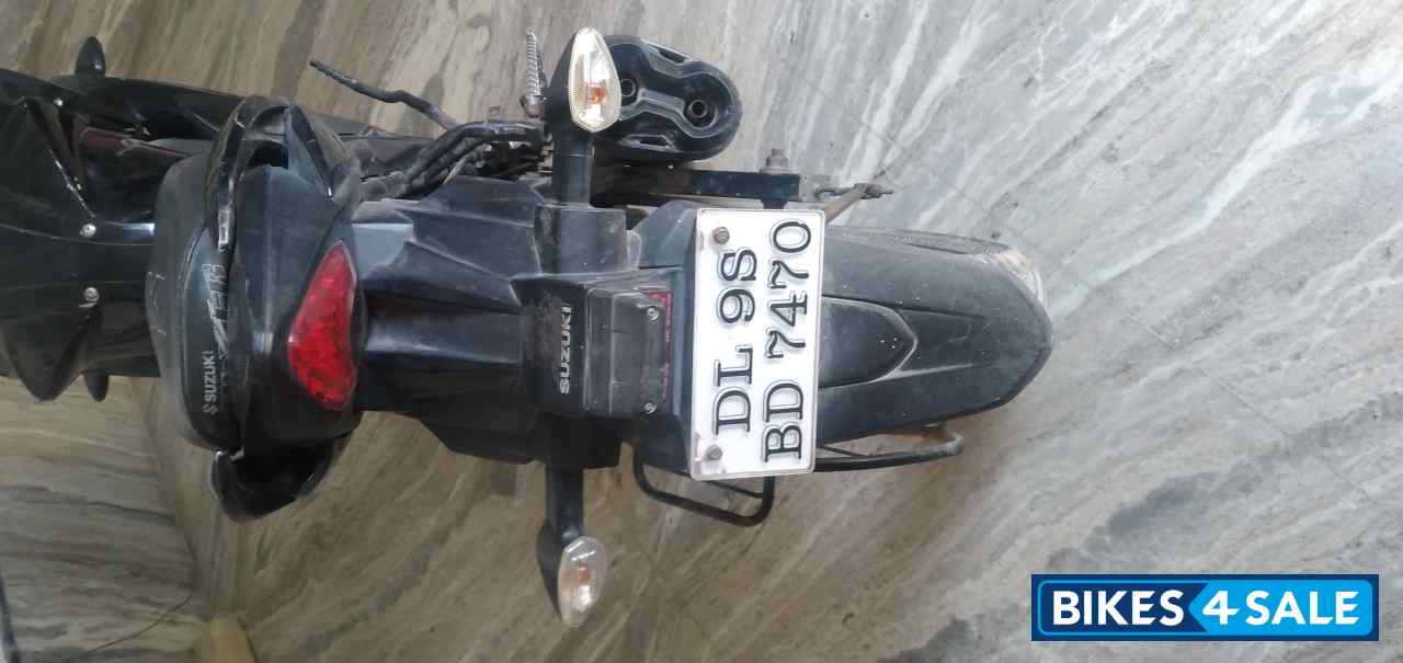 Black Suzuki Gixxer SF