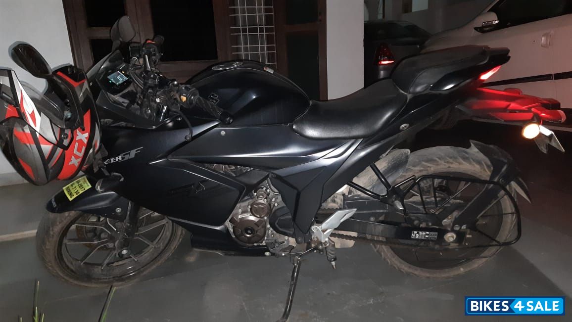 Matt Black Suzuki Gixxer SF 250