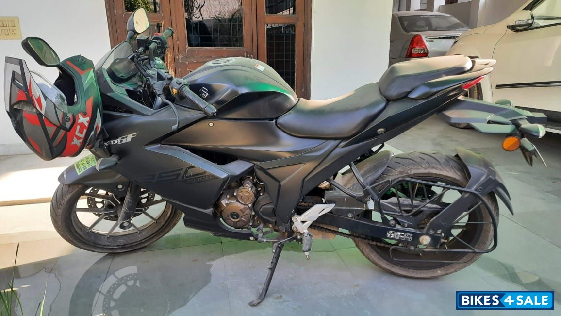 Matt Black Suzuki Gixxer SF 250