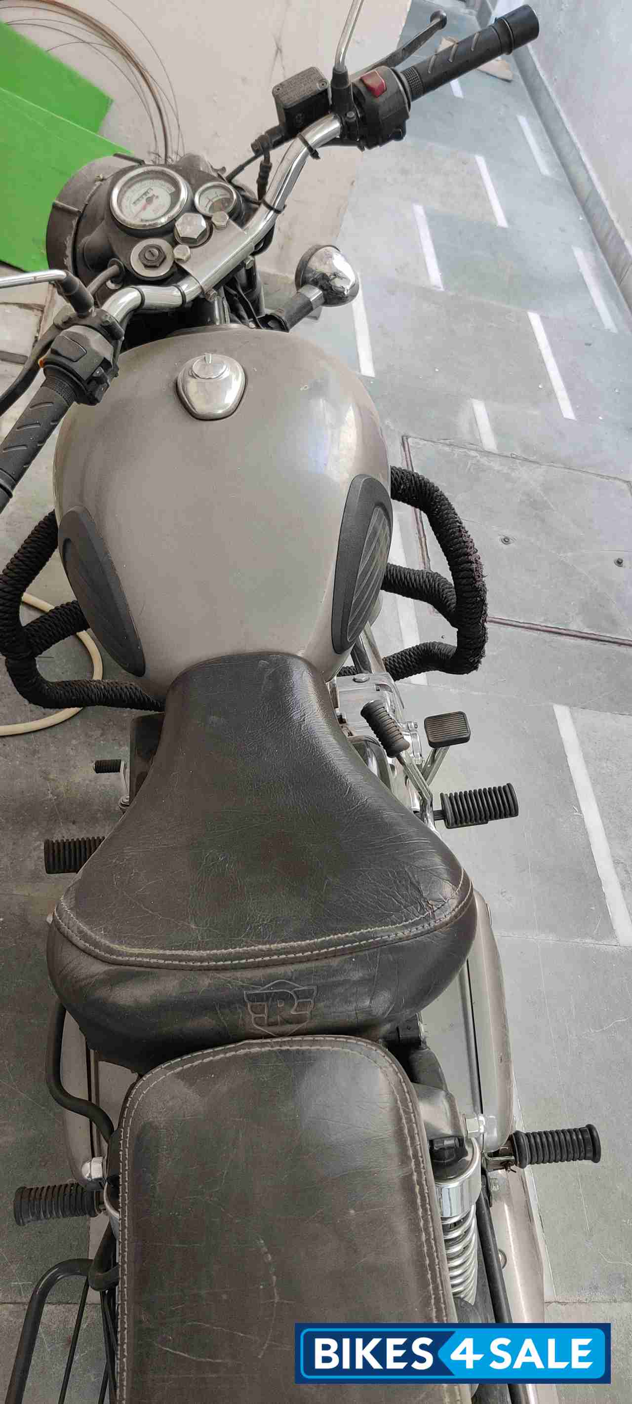 Grey Royal Enfield Classic 350 Grey Royal Enfield Classic 350